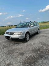 Volkswagen VW Passat B5 2.5 v6 - Volkswagen Passat mit Diesel-Antrieb: Navigationssystem, Kombi, Automatik, 2.5