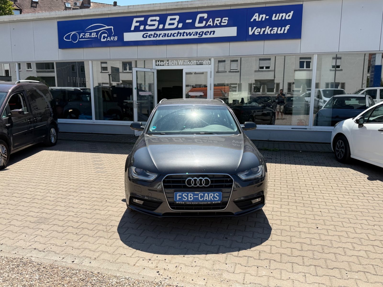 Audi A4 - 1