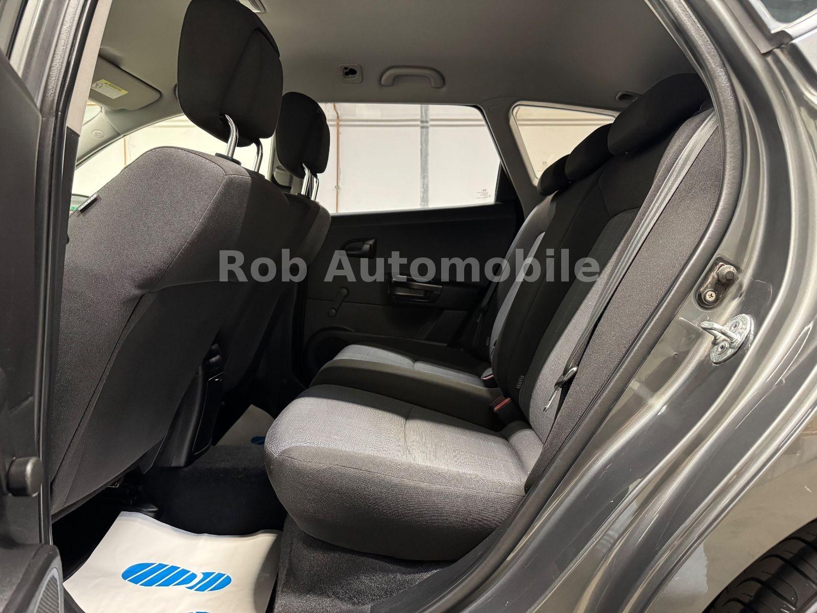 Kia cee'd 2011 — photo 16