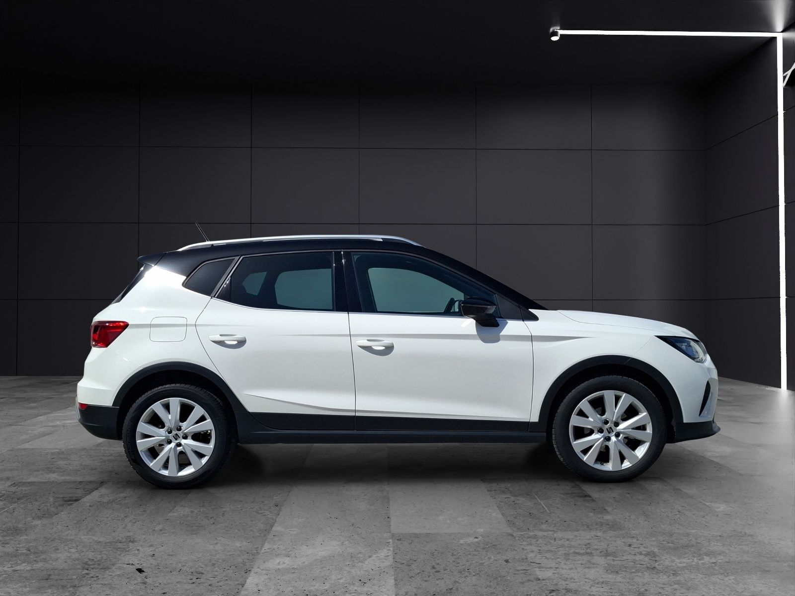 Fahrzeugabbildung SEAT Arona TSI Xperience DSG LED CarPlay VC ACC RFK S