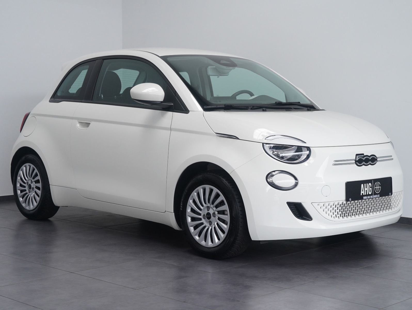 Fahrzeugabbildung Fiat 500e 87KW/42kWh/DC-LADEN/CARPLAY/DAB/SOH