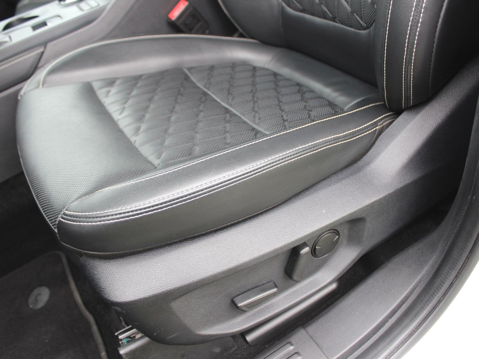 Fahrzeugabbildung Ford Ranger Platinum e-4WD Doppelkabine