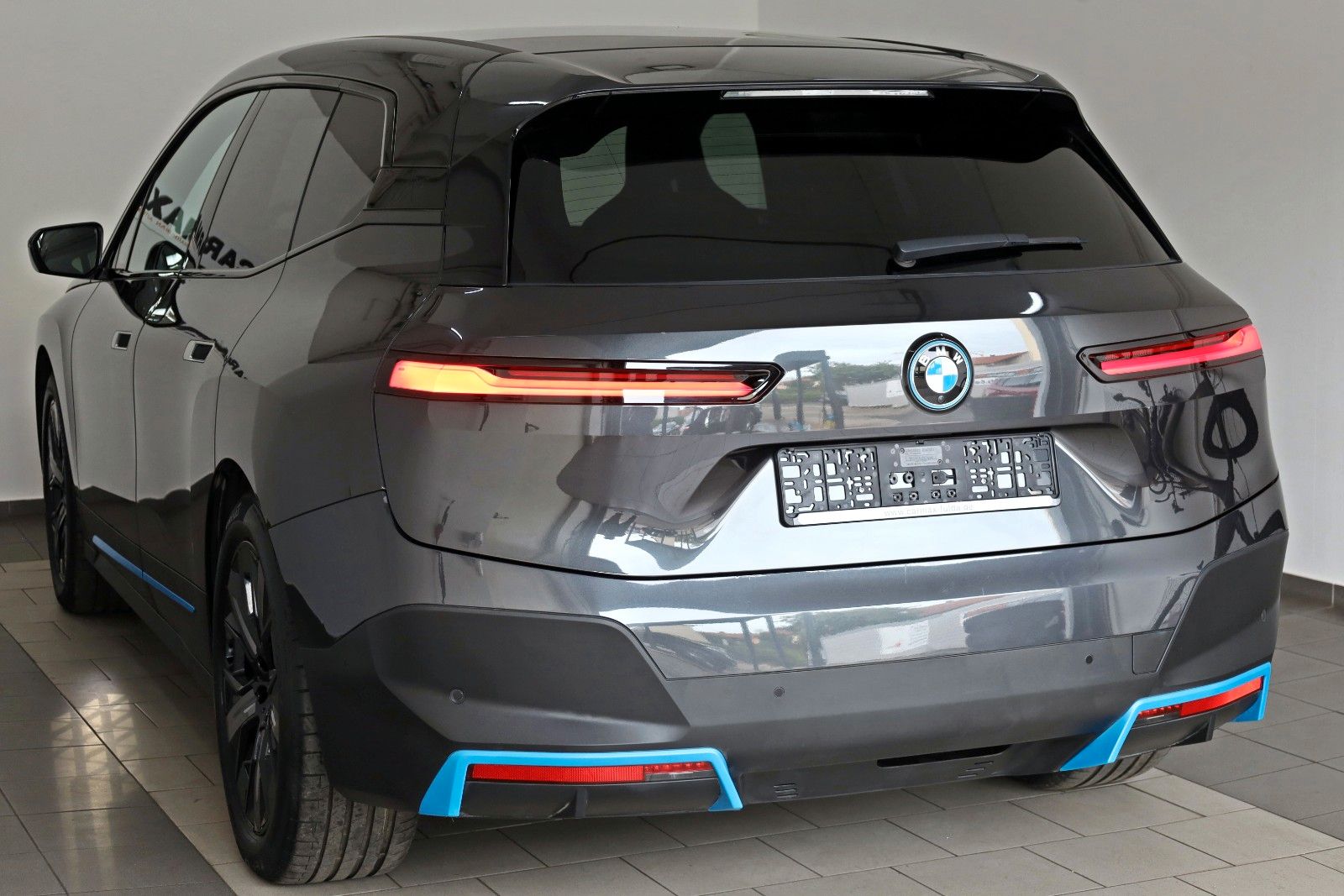 Fahrzeugabbildung BMW iX 50 xDrive Panorama Sky Lounge,HUD,Curved,AHK