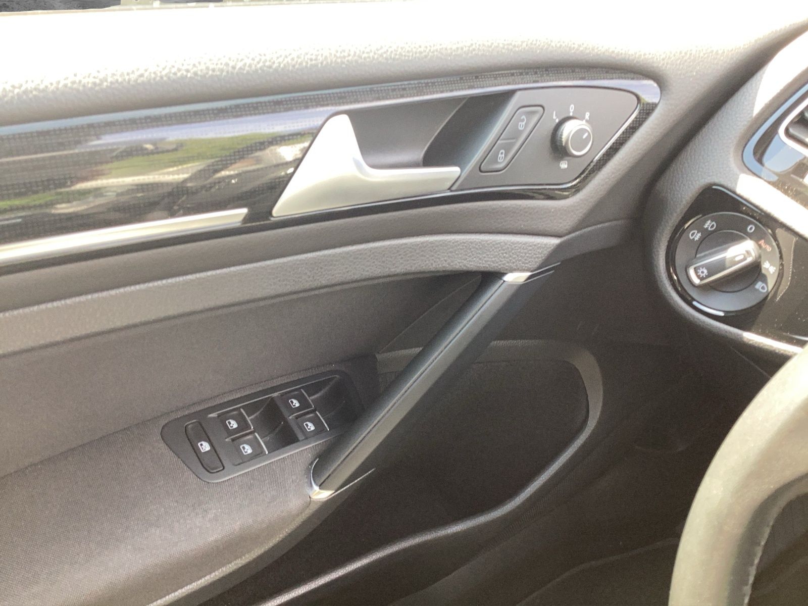 Fahrzeugabbildung Volkswagen Golf VII TSI Highline DSG Standh LED ACC