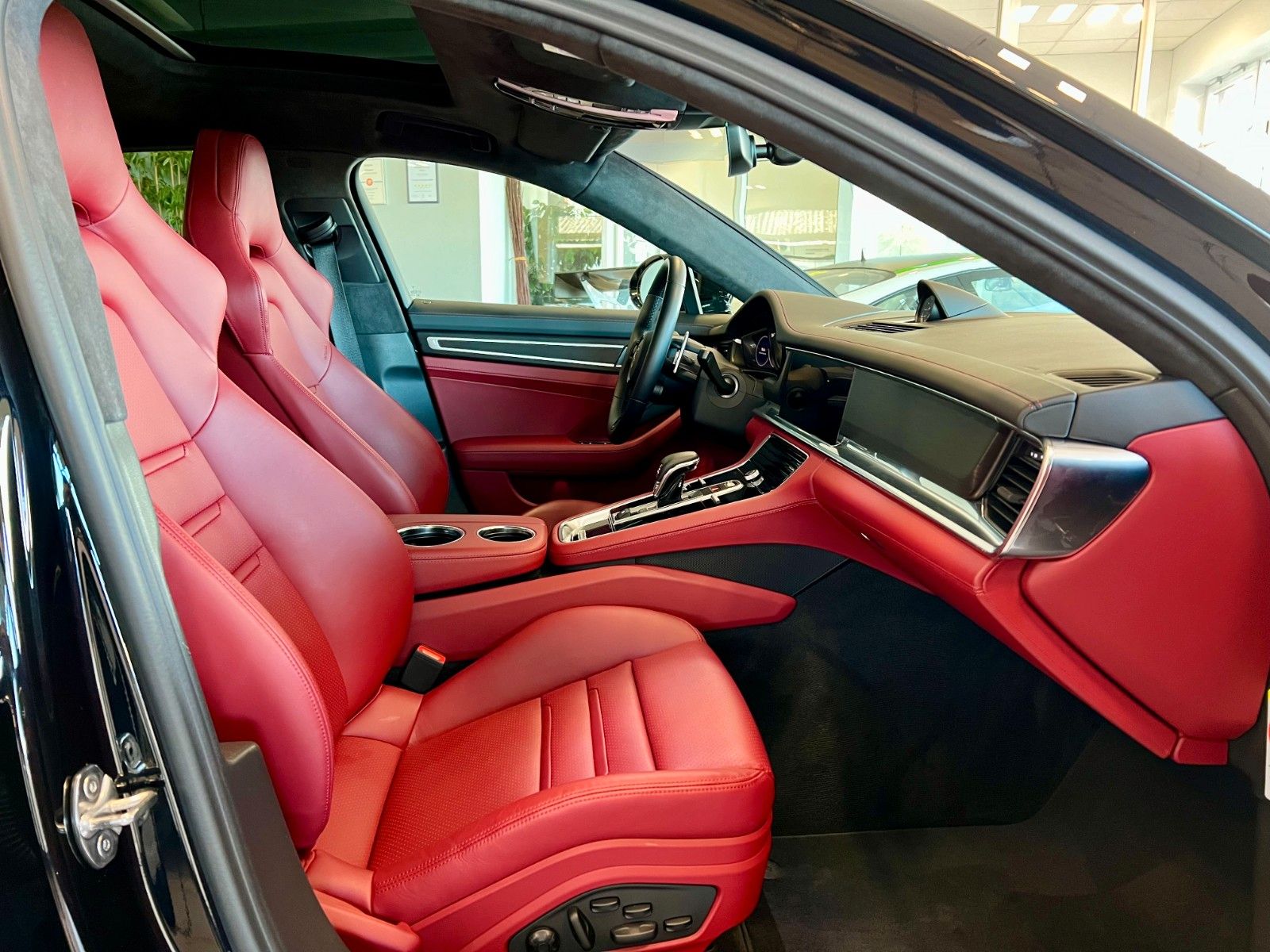 Fahrzeugabbildung Porsche Panamera GTS Panorama, ACC, Hinterachslenkung