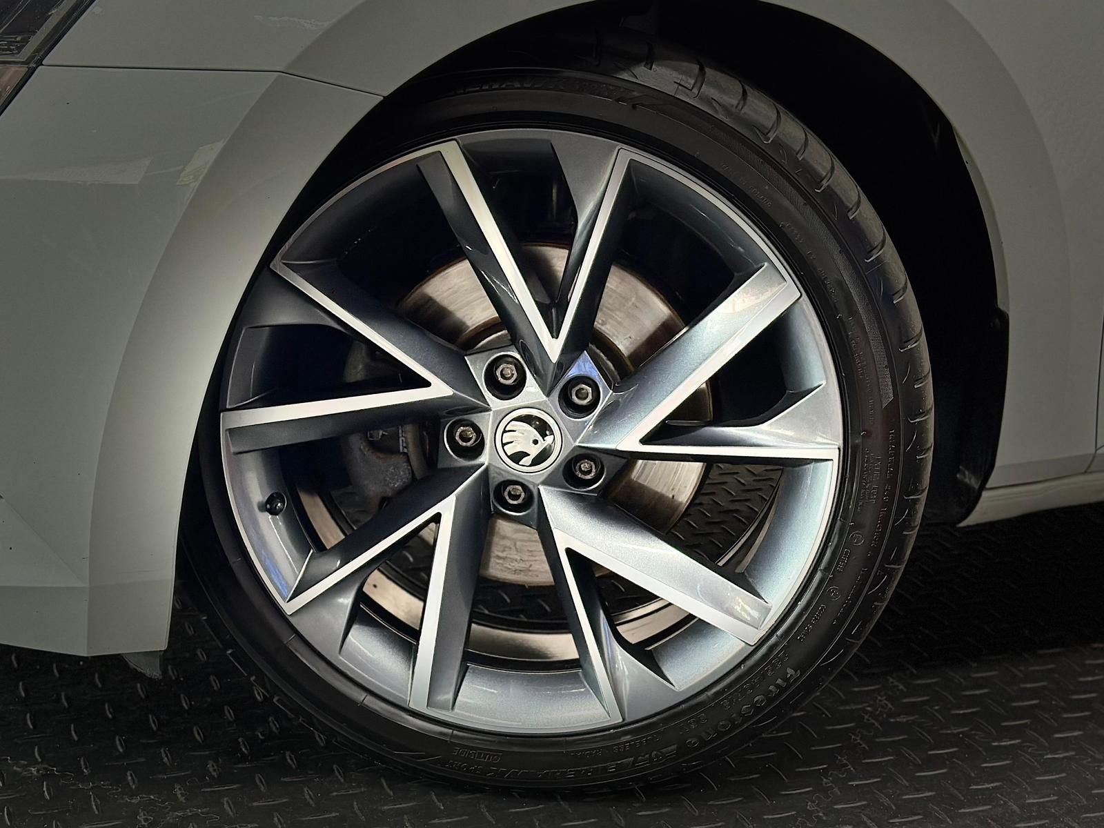 SKODA Superb 2.0TDI SPORTLINE BLACK ACC#CAM#NAVI#SHZ - Image 9