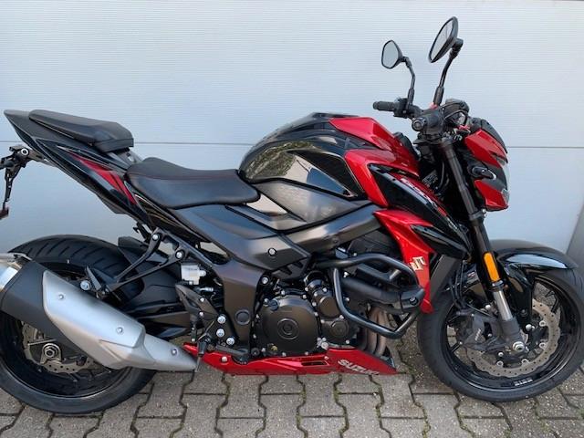 Suzuki GSXS750