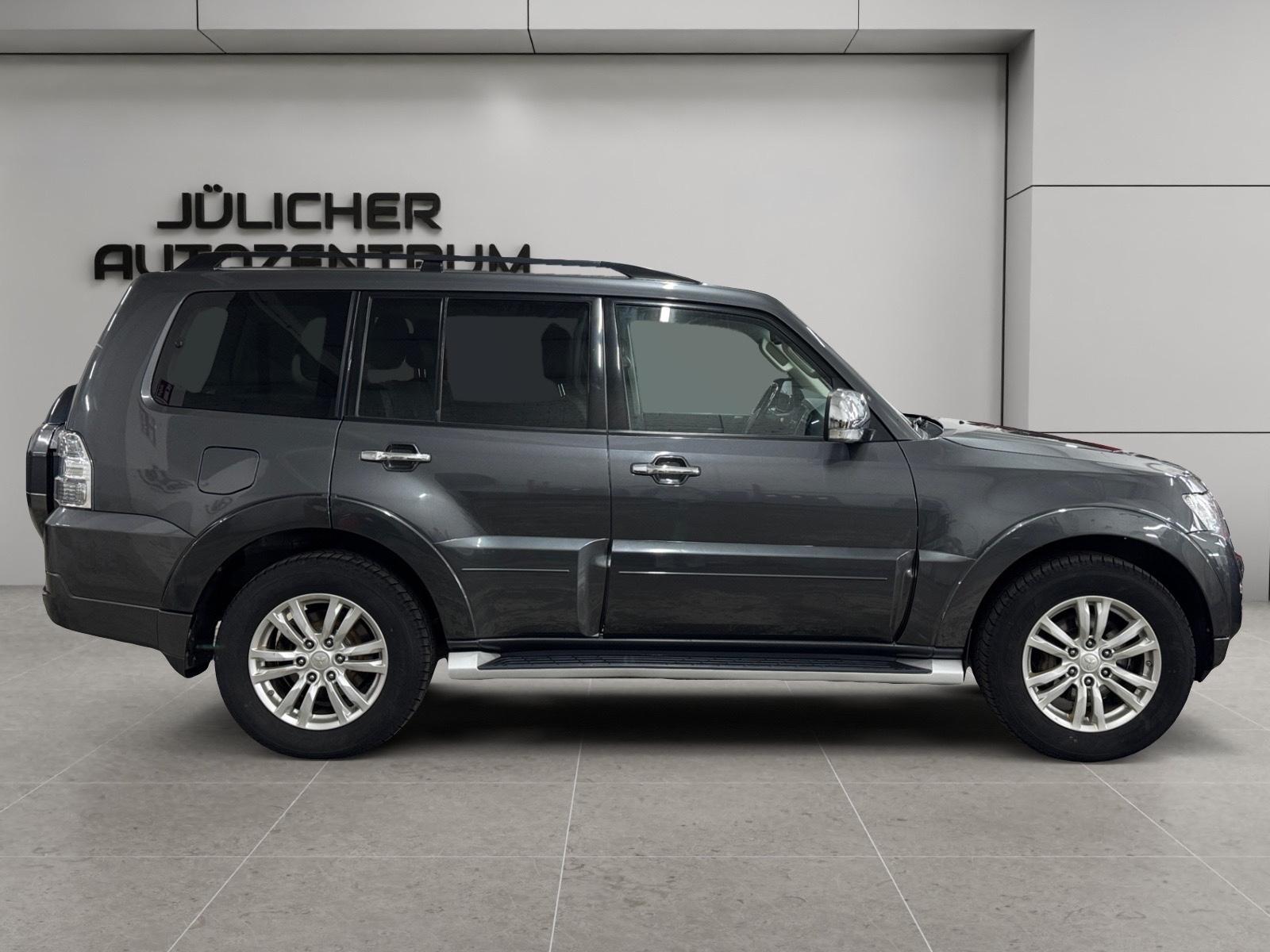Mitsubishi Pajero 3.2 DI-D 200 ch BVA 4x4 / 7 places / Toit ouvrant / Cuir / Caméra de recul
