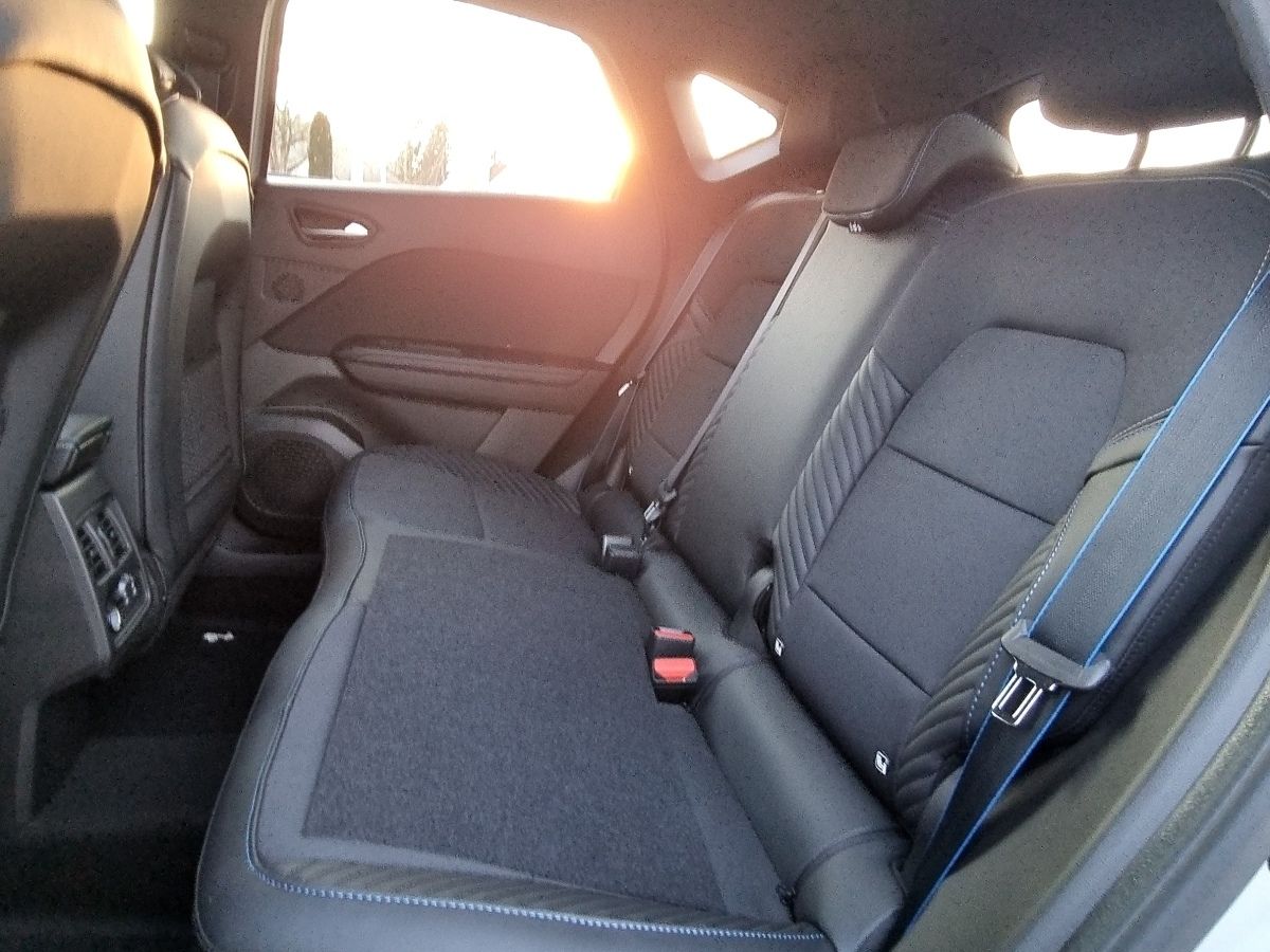 Fahrzeugabbildung Renault Captur Esprit Alpine Full Hybrid E-Tech 160