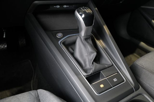 Volkswagen Golf VIII 1.5TSI Life RKam Navi Matrix HuD Totwi