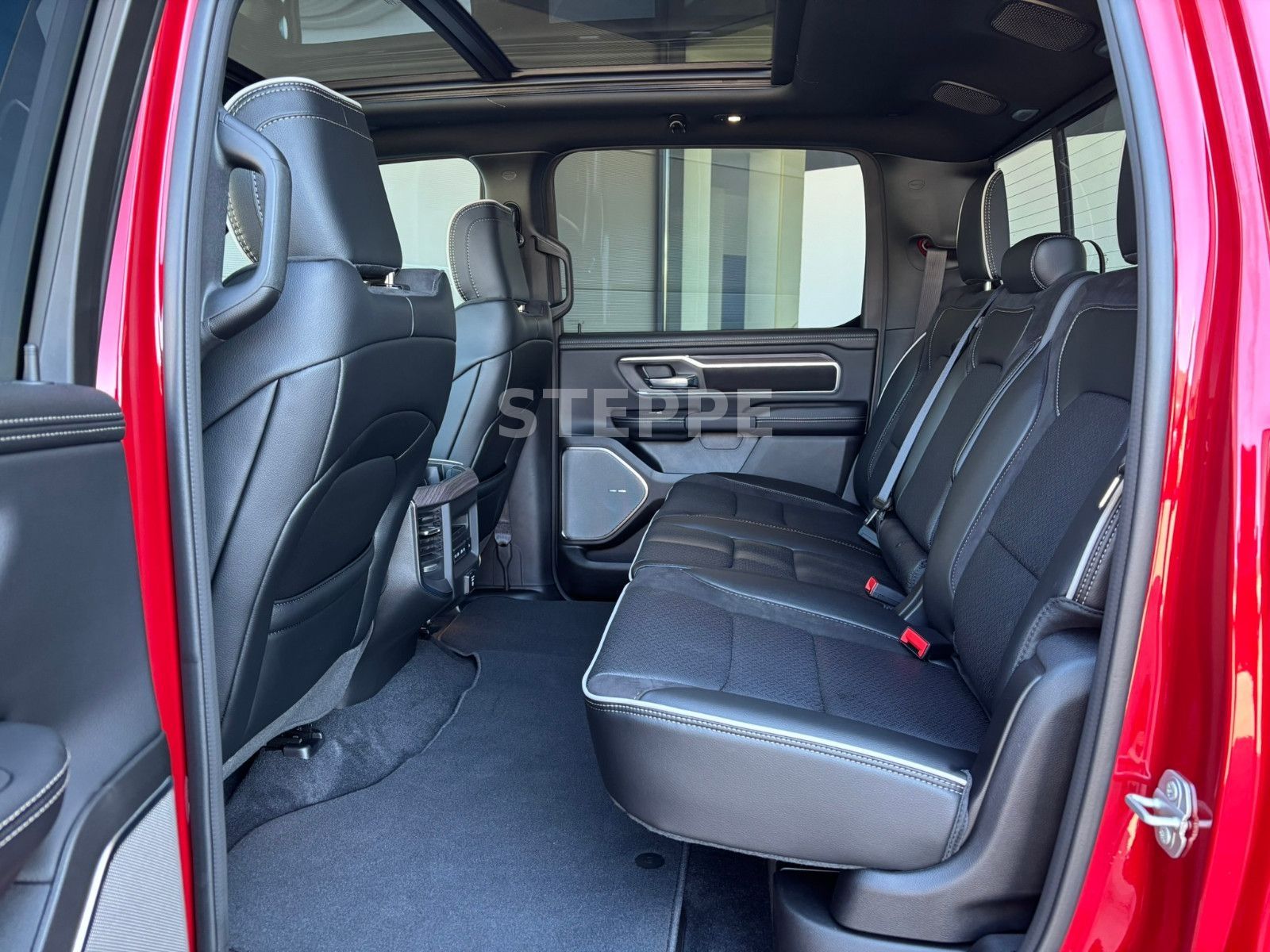 Dodge 2026 RAM 1500 5,7LV8 Night Safety Tech. AHK 22"