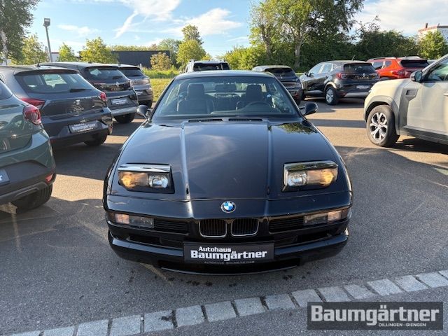 Fahrzeugabbildung BMW 850 CSi V12 M-Paket 6-Gang-Schalter Schiebedach