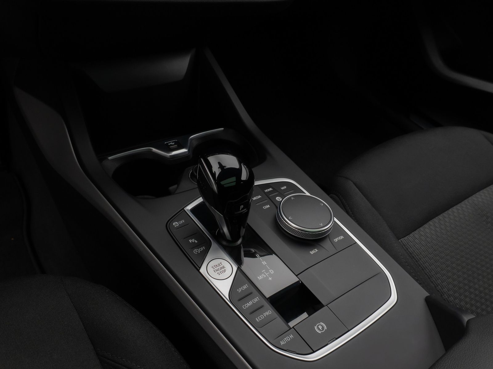 Fahrzeugabbildung BMW 120i Panorama Kamera HUD HiFi DAB LED 17Zoll