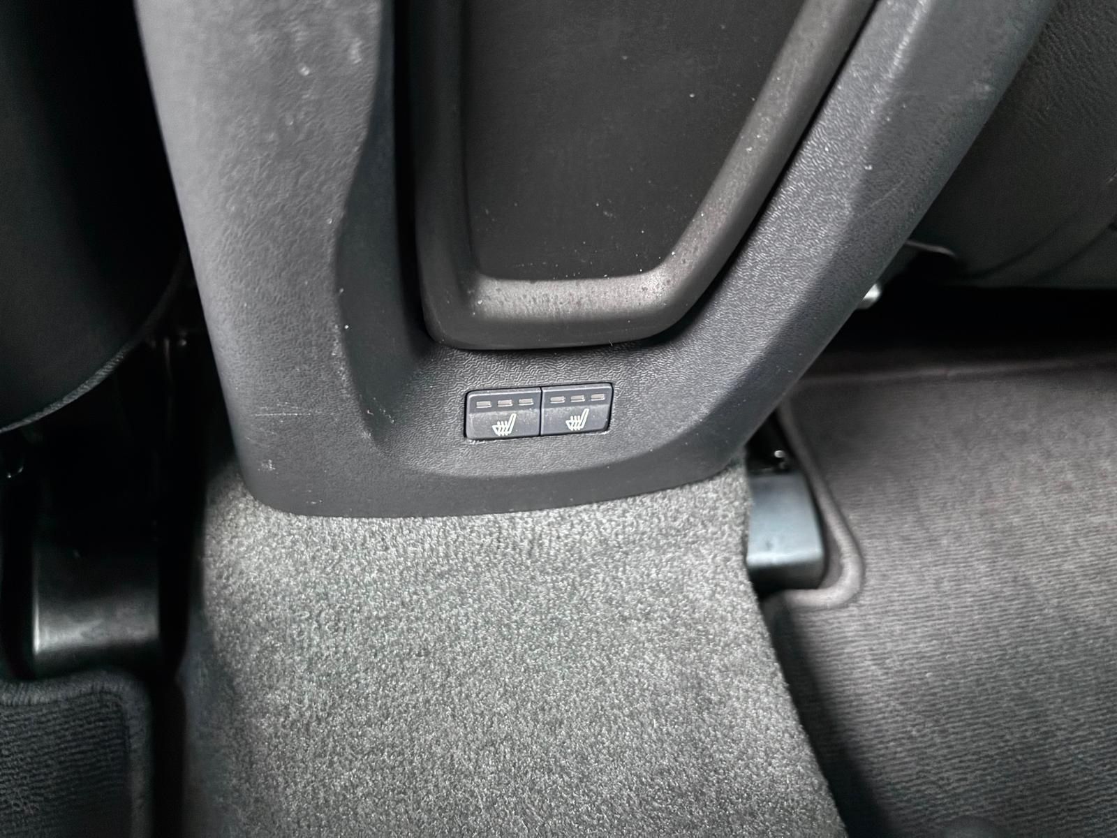 Fahrzeugabbildung Volvo V40 Cross Country Plus PANO ACC BLIS LED