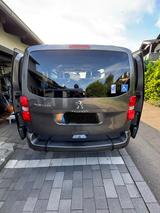 Peugeot Traveller L 2 Rollstuhlrampe + Hub-Schwenksitz - gebrauchte Peugeot Traveller aus dem Jahr 2021