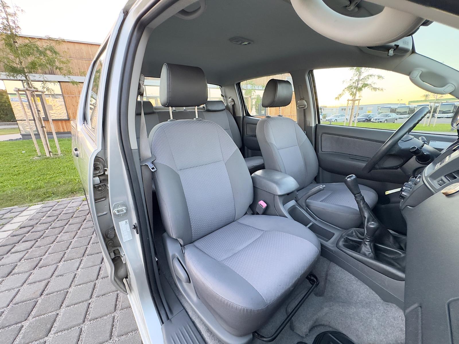 Toyota Hilux DK Country Double Cabine 2.5 D-4D 144ch 4x4 - 1 ère main - Révision faite - 65 000km - Carnet entretien