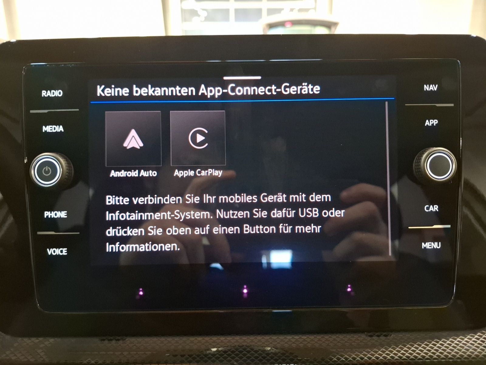 Fahrzeugabbildung Volkswagen T-Cross TSI Life LED AID ACC APP SH PDC LM