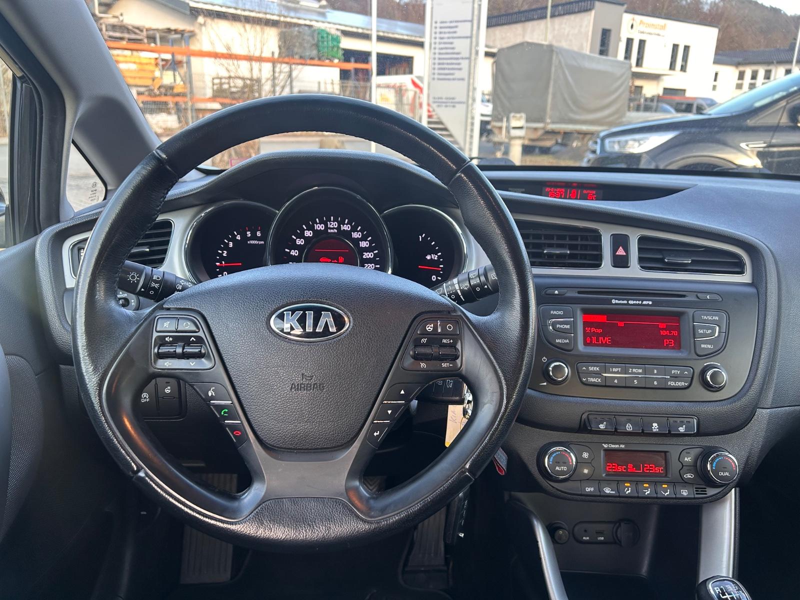 Kia cee'd 2014 — photo 10