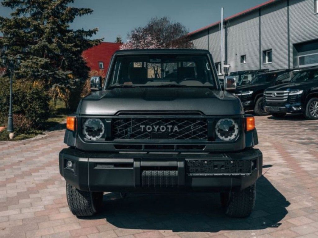 Toyota Land Cruiser GRJ 79 VX LIM+ Facelift 2025 imagem 3