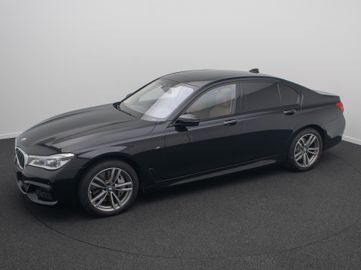 BMW 750 - 12