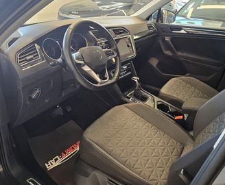 Volkswagen Tiguan - 9