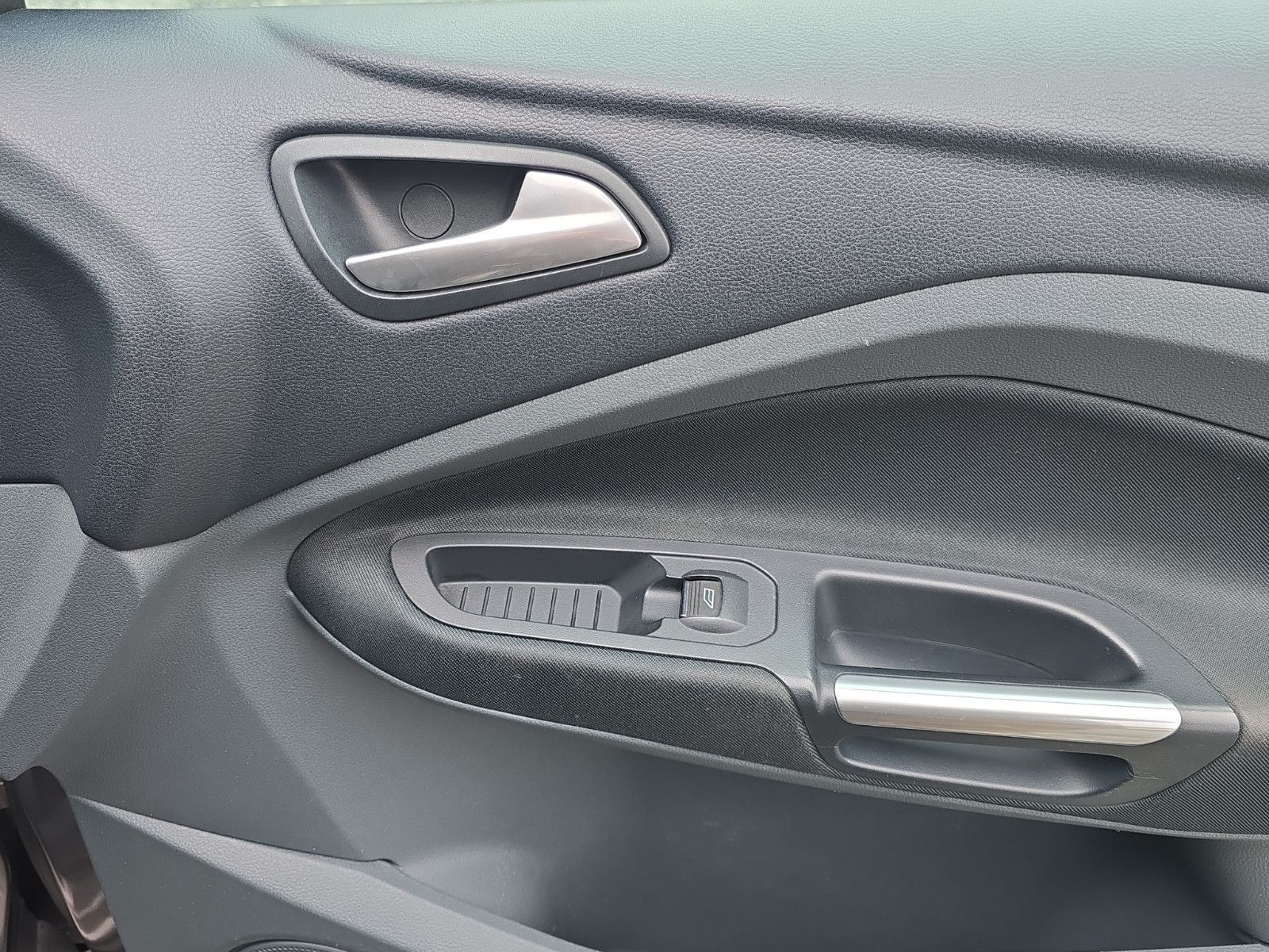 Fahrzeugabbildung Ford Grand C-MAX Titanium 7-SITZER AUTOMATIK TEMPOMAT