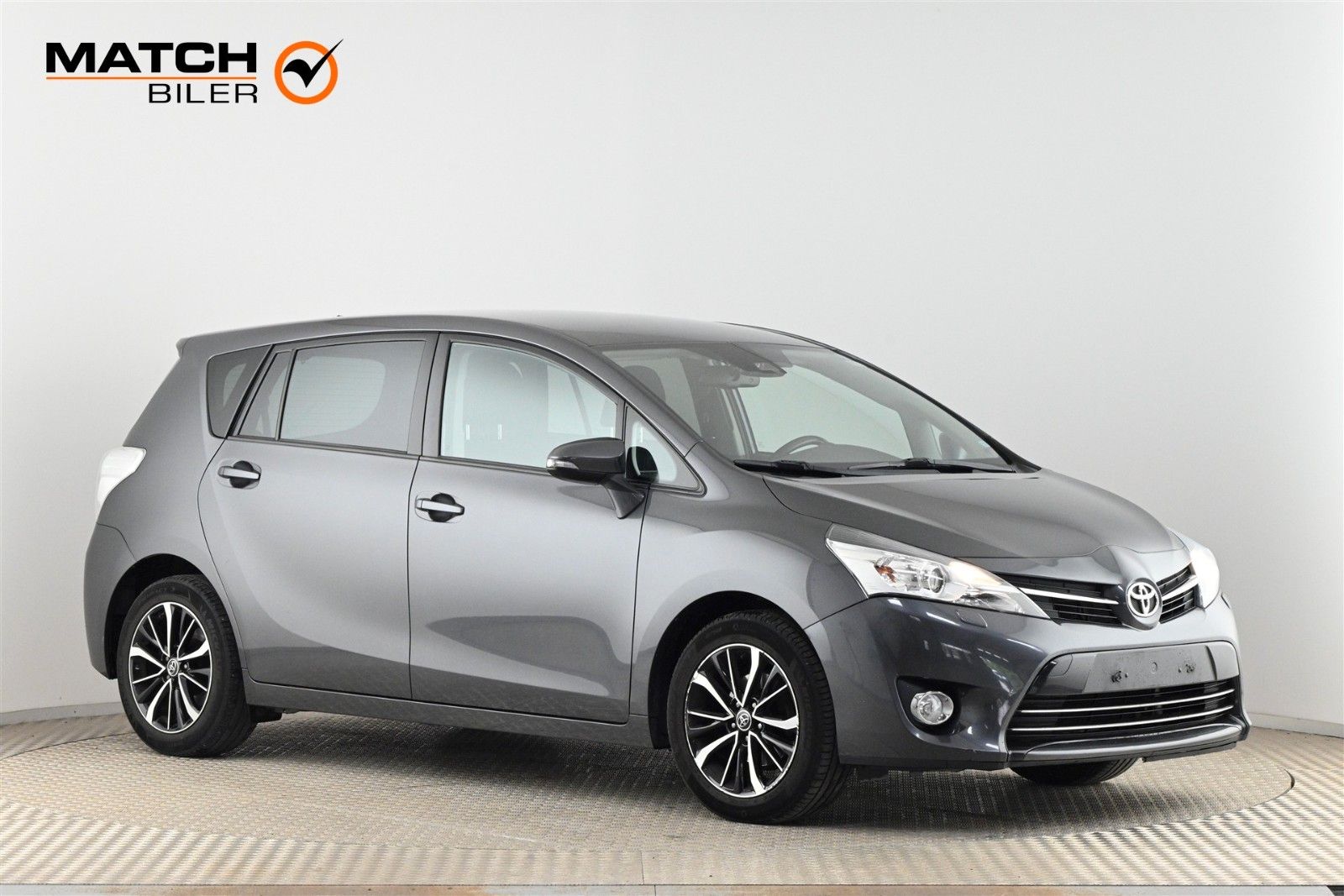 TOYOTA Verso