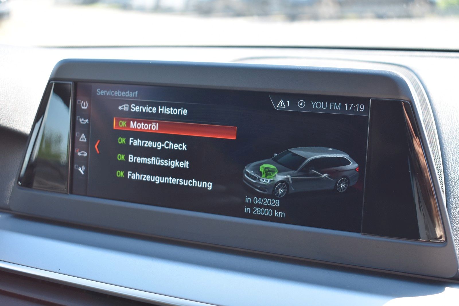 Fahrzeugabbildung BMW 530i Touring xDrive AHK Panorama LED Kamera