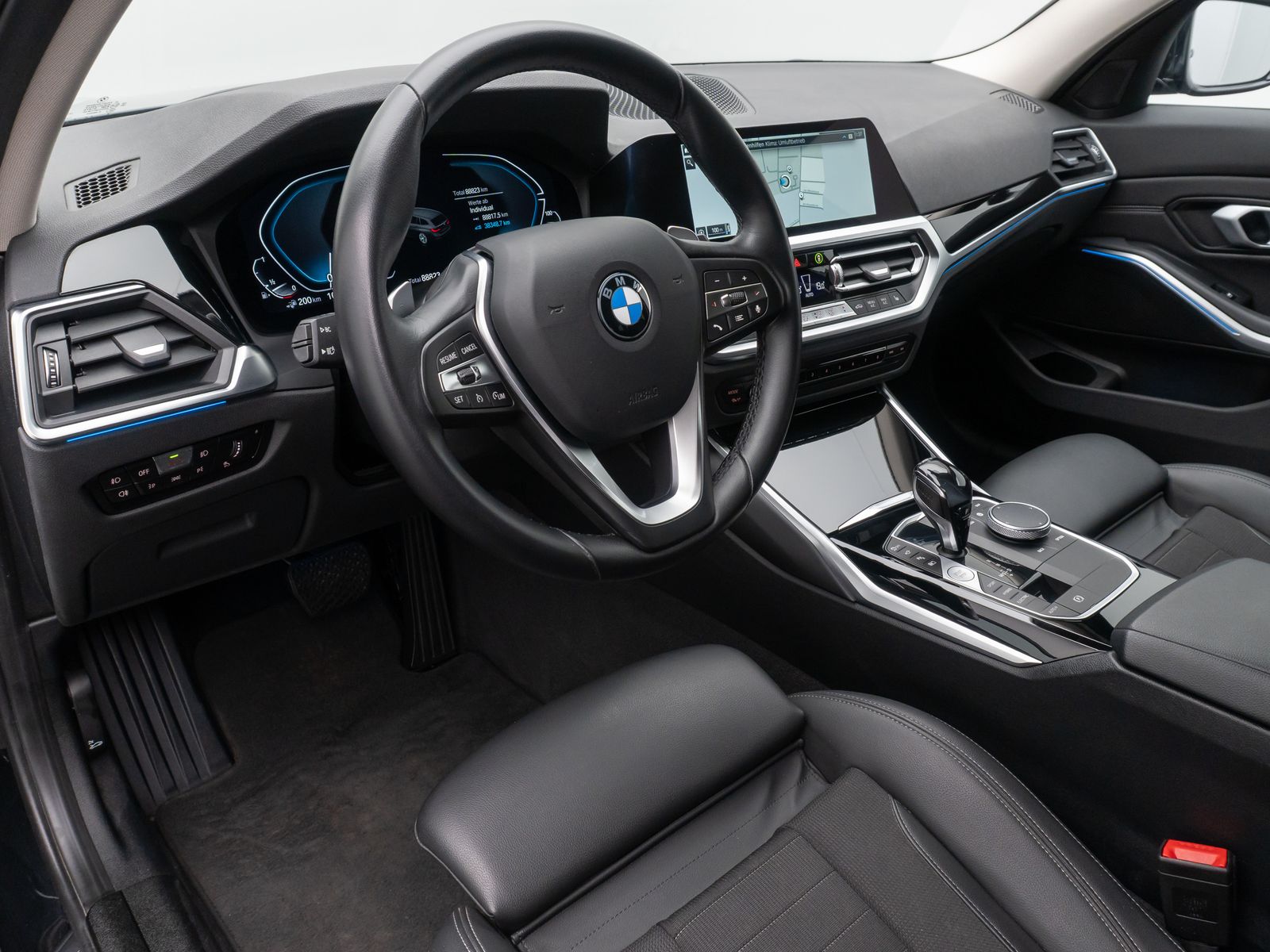 Fahrzeugabbildung BMW 330e Sport Line 360° Memory HUD DAB Laser HiFi