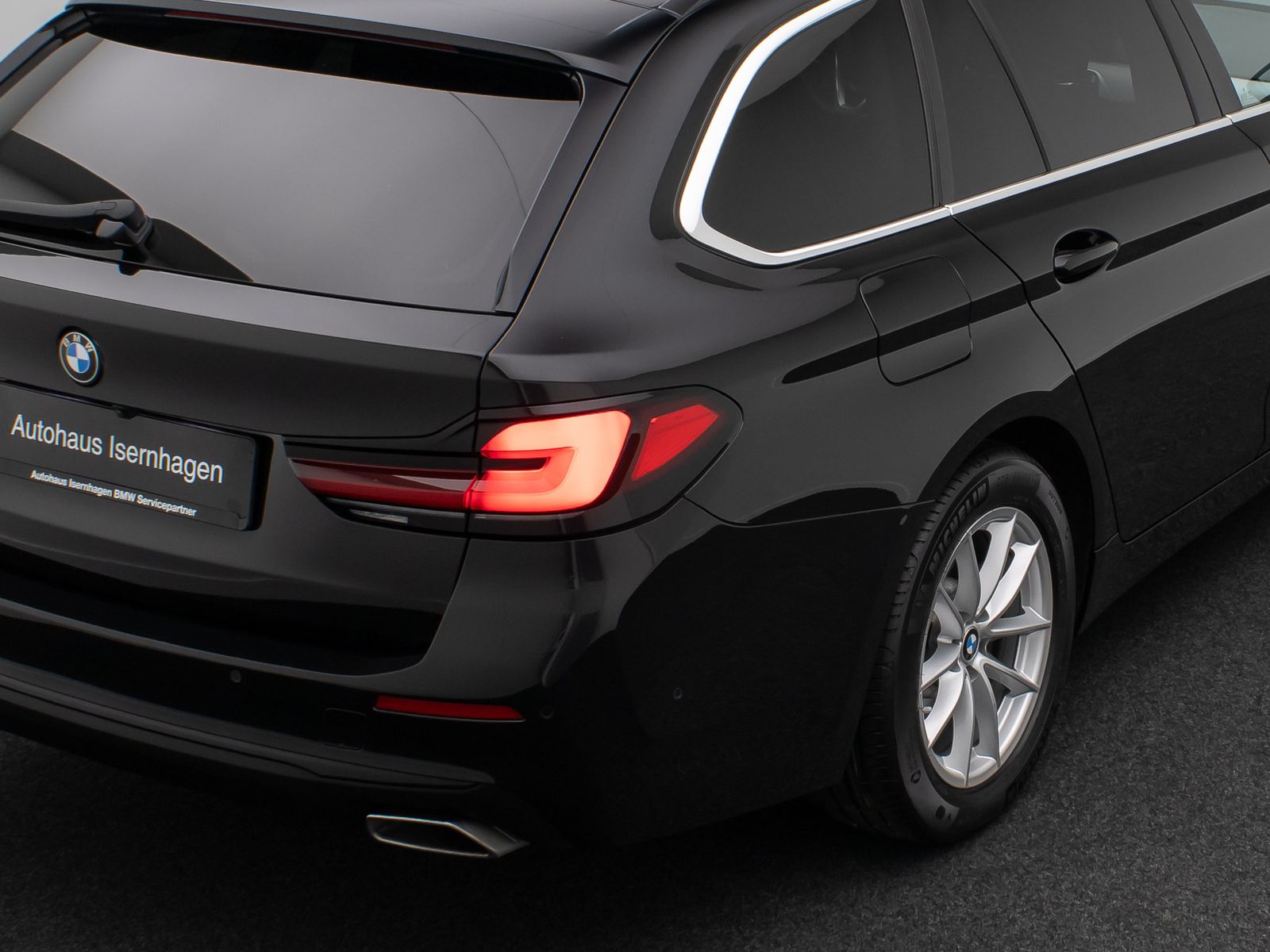 Fahrzeugabbildung BMW 520d xD Alarm Kamera DAB HUD 4xKlima Leder
