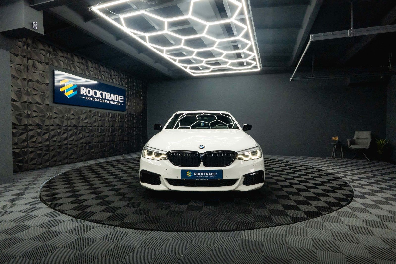 Fahrzeugabbildung BMW M550 i xDrive M-Performance Shadow *ACC*LED*360*