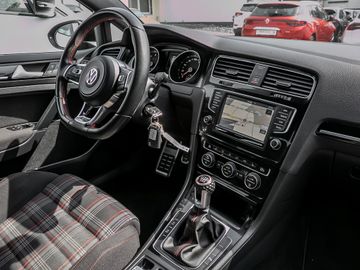 Volkswagen Golf VII GTI Performance BMT Navi Winterräder