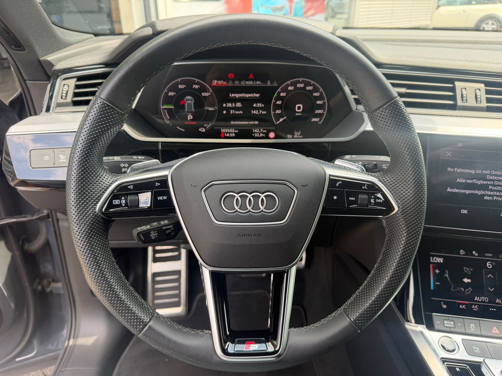 Fahrzeugabbildung Audi Q8 e-tron 55 QUAT 2X S LINE OPTIK BLACK+LUFT+AHK