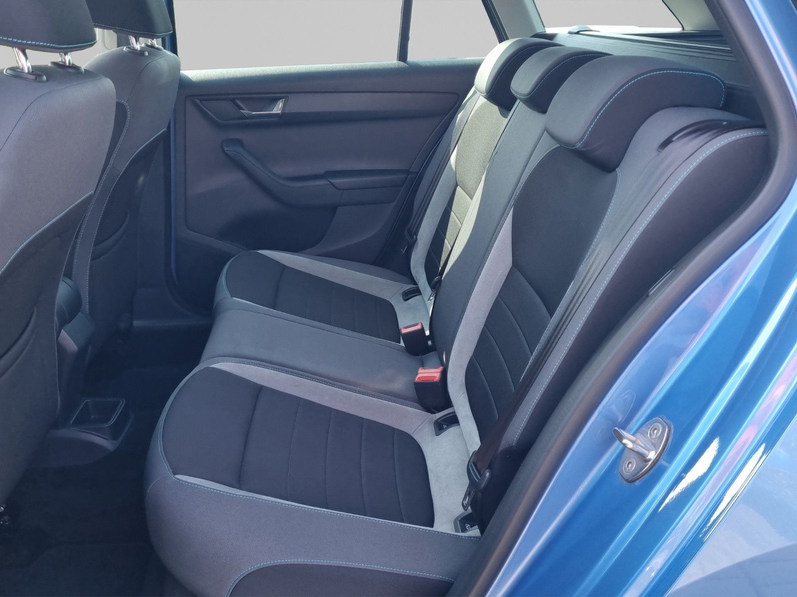 Fahrzeugabbildung SKODA Fabia Combi Joy 1,2 TSI DSG Navi GRA PDC