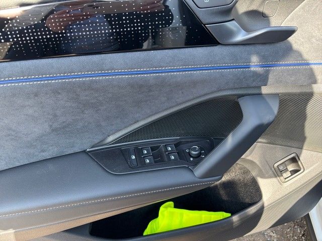 Fahrzeugabbildung Volkswagen Tayron 1.5eHybrid DSG R-LINE AHK+LEDER+PANO+20"+