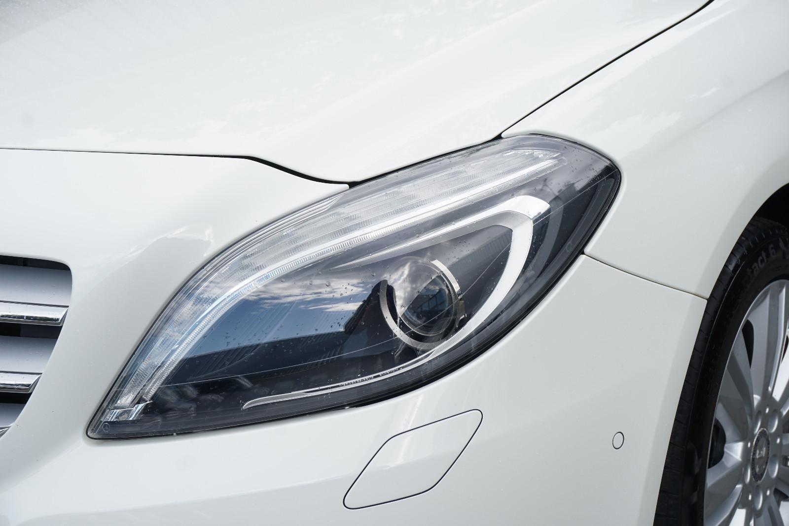 Mercedes-Benz B 180 Bi-Xenon RFK SHZ NAV Leder AHK Memory