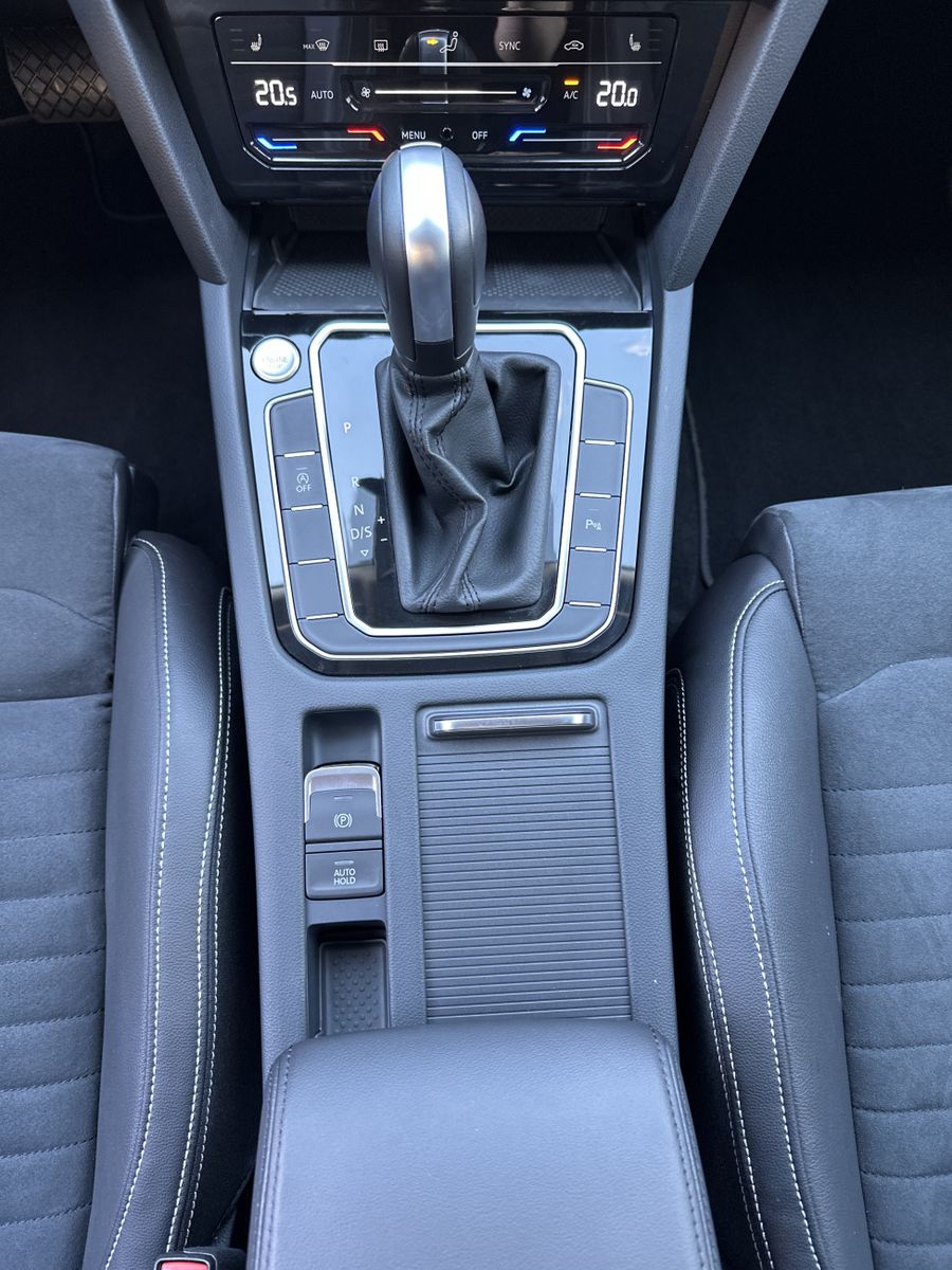 Fahrzeugabbildung Volkswagen Passat Variant 2.0 TDI DSG Elegance NAV+LED+AHK