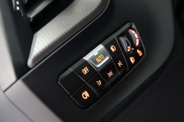 BMW 118i Aut Sport Line M-Lenkrad DriveAssist RFK