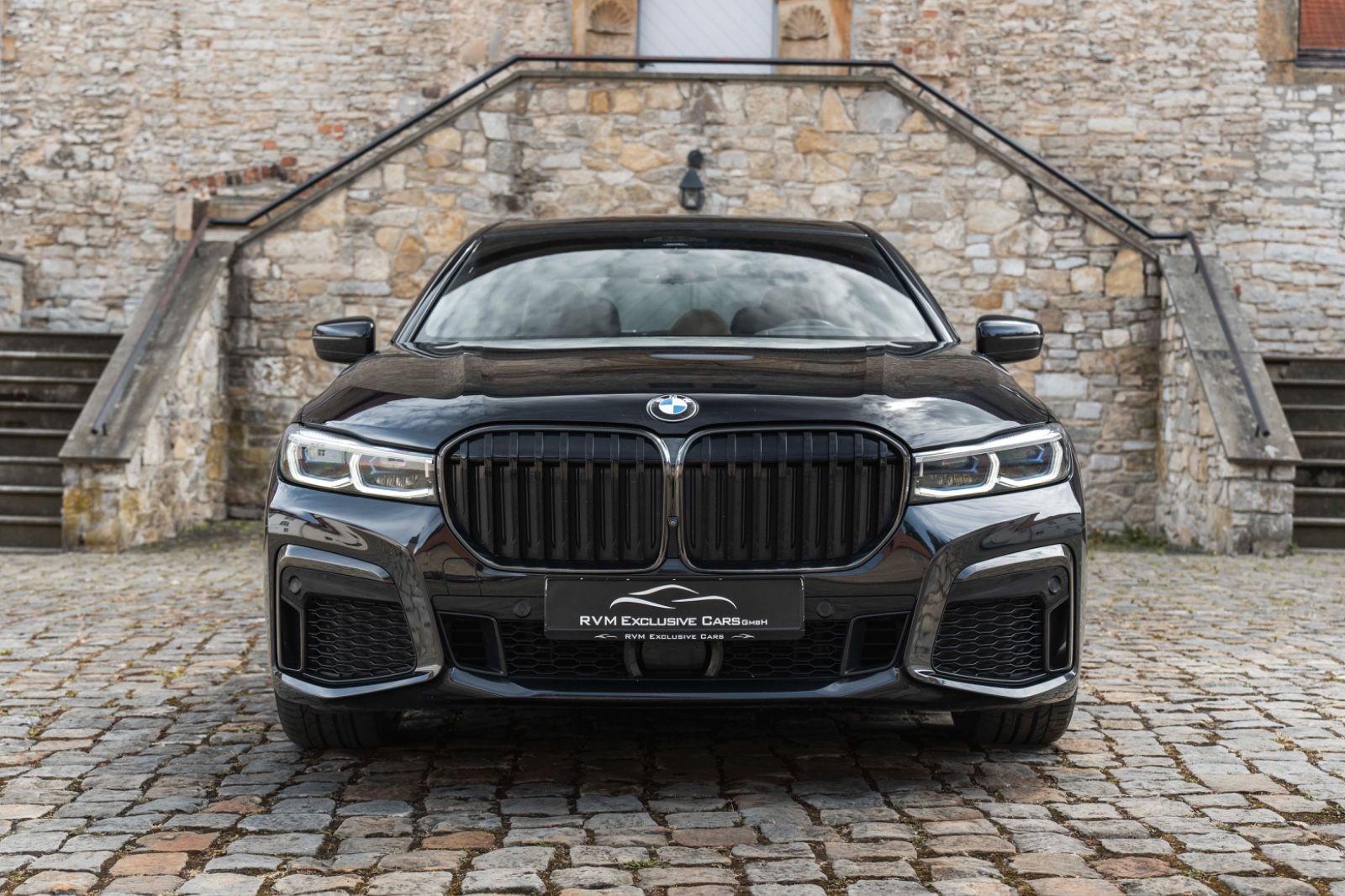 Fahrzeugabbildung BMW 745 e M SPORT H&K LASER MASSAGE PANO 360° HUD