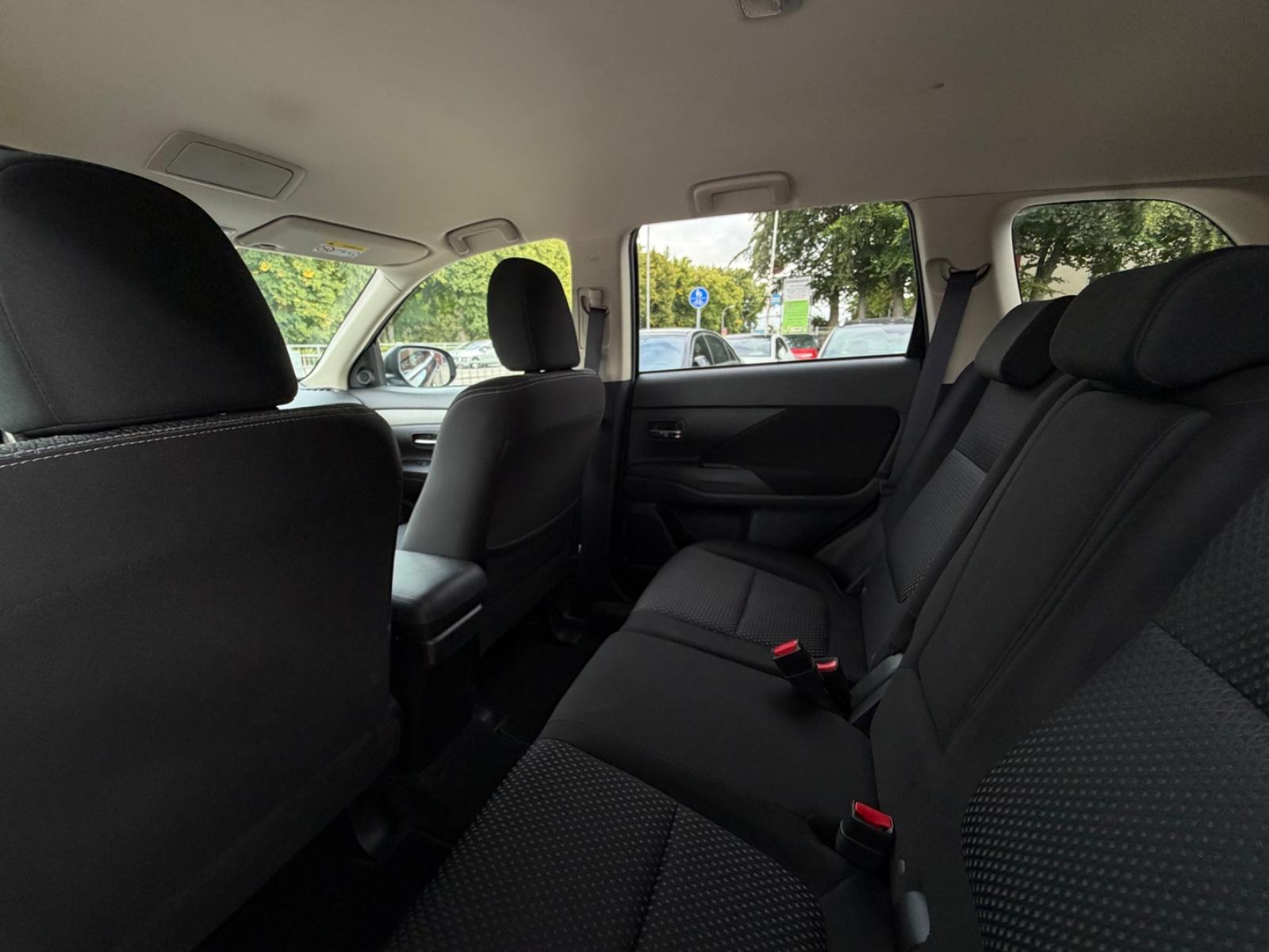Mitsubishi Outlander Plus 4WD *7 SITZE*TÜV NEU*