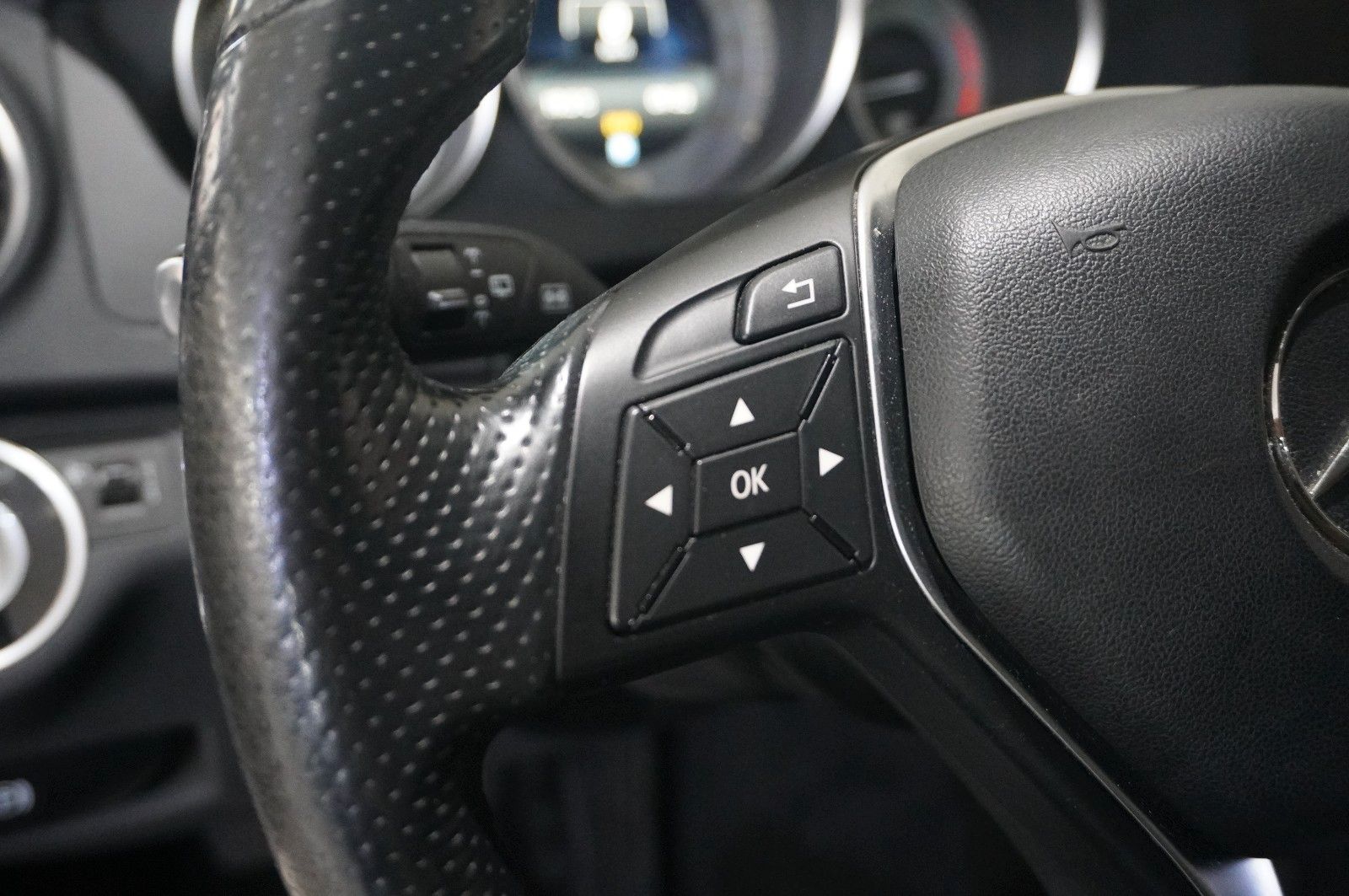 Fahrzeugabbildung Mercedes-Benz C 220 T AVANTGARDE KLIMA/SHZ/PDC/T-LEDER/USB