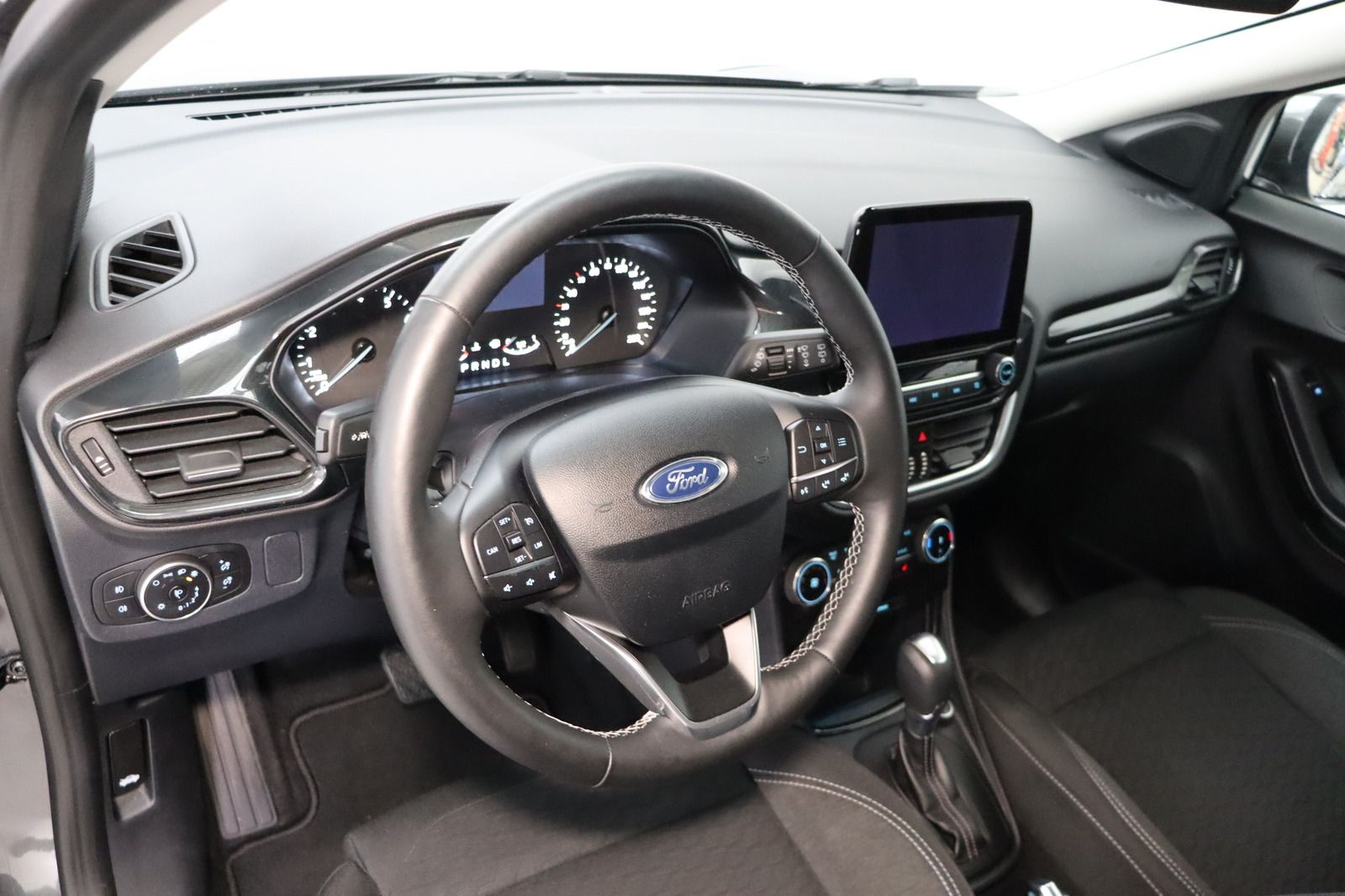 Fahrzeugabbildung Ford Puma 1.0 Eco Boost DCT Titanium