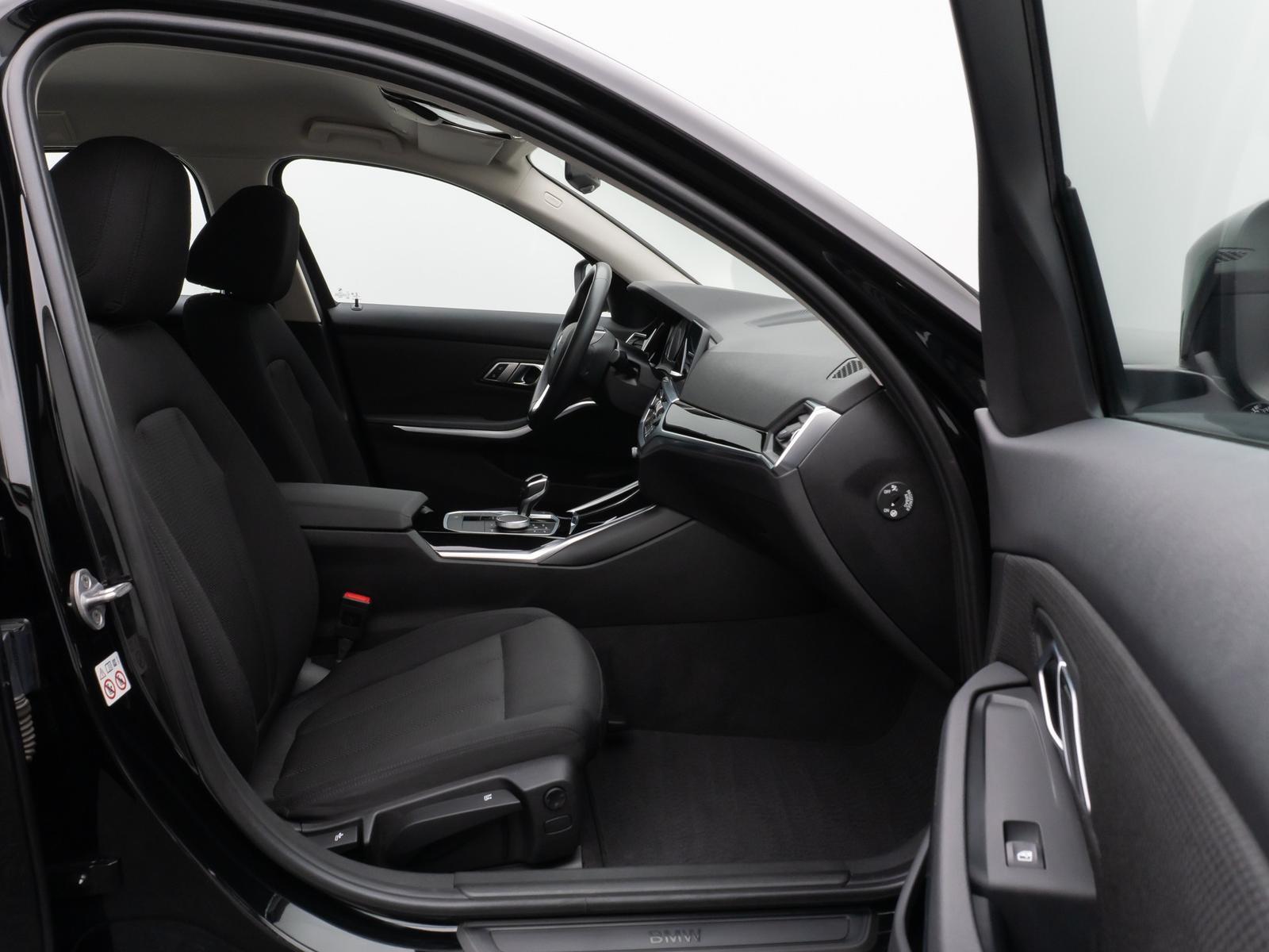 BMW 320d GeschwindigReg DAB Kamera Alarm CockpitPlus