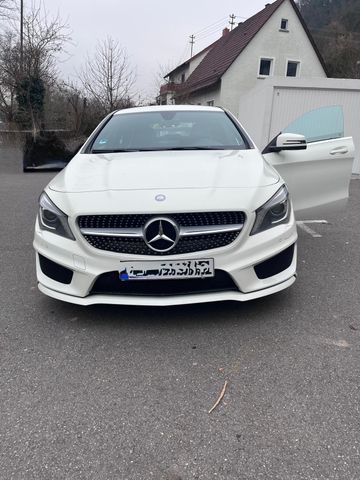 MERCEDES-BENZ CLA 180 AMG Line AMG Line
