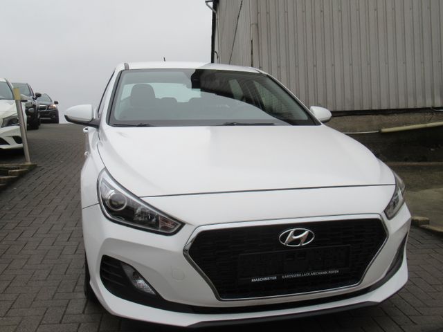 Hyundai i30 Pure- Klima-15"Alu-erst 3970 KM-Tüv+Insp.Neu