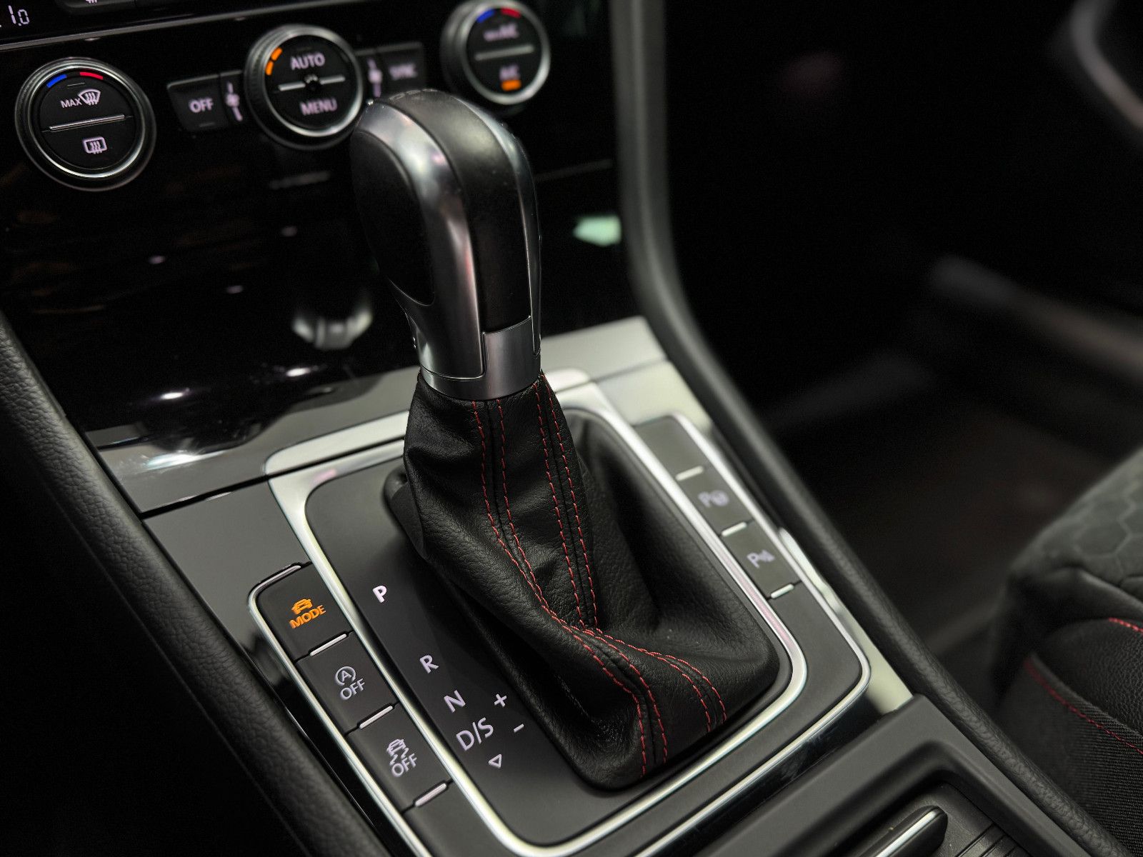Fahrzeugabbildung Volkswagen Golf VII Lim. GTI BMT/Start-Stopp