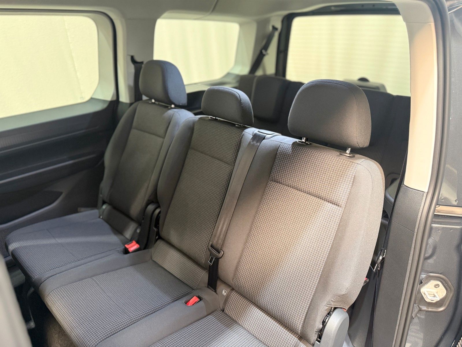 Fahrzeugabbildung Volkswagen Caddy Maxi - DSG - 7 Sitzer - AHK - Kamera