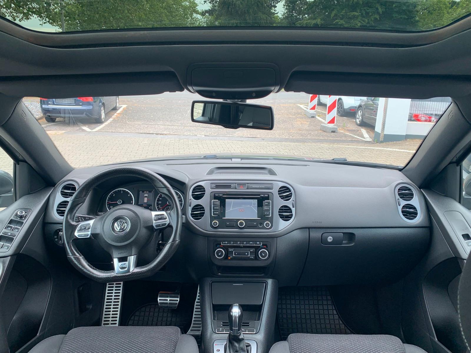 VOLKSWAGEN TIGUAN 2.0 TDI 140ch DSG 4MOTION R-LINE - TOIT PANORAMIQUE - ATTELAGE - XÉNON - SIÈGES CHAUFFANTS