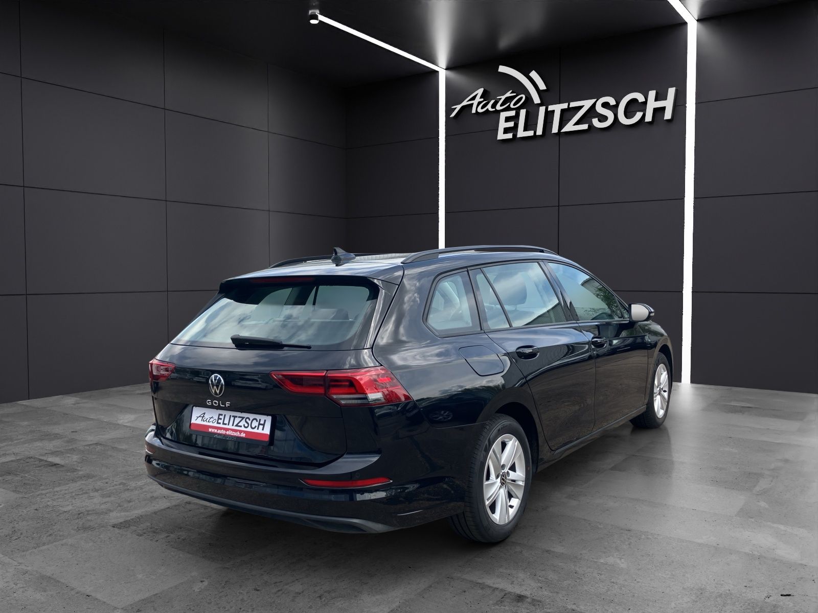 Fahrzeugabbildung Volkswagen Golf VIII Variant TDI Life LED Navi ACC AHK SHZ