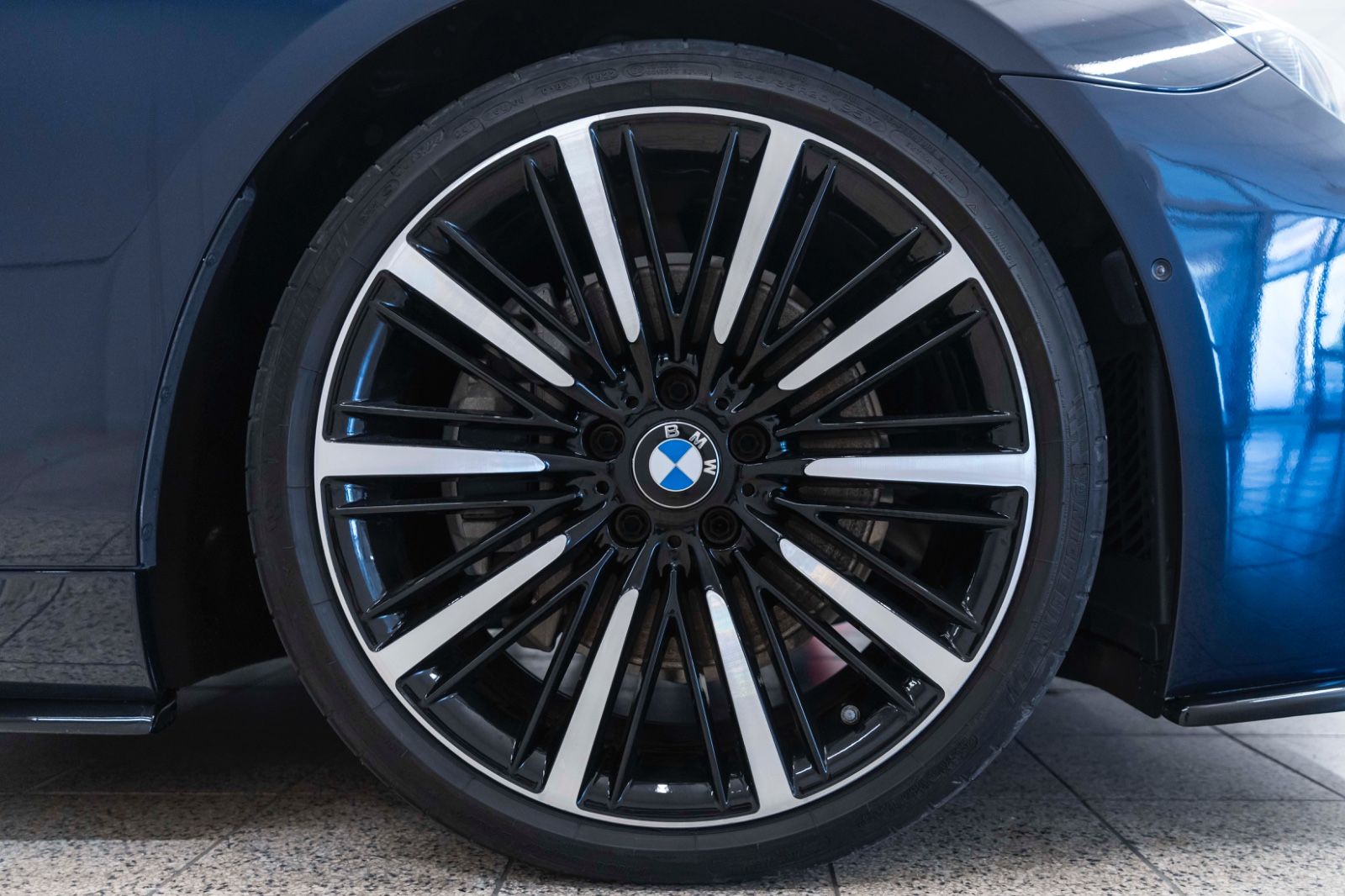 Fahrzeugabbildung BMW 650i xDrive Coupé INDIVIDUAL H&K LED KAM TOTW